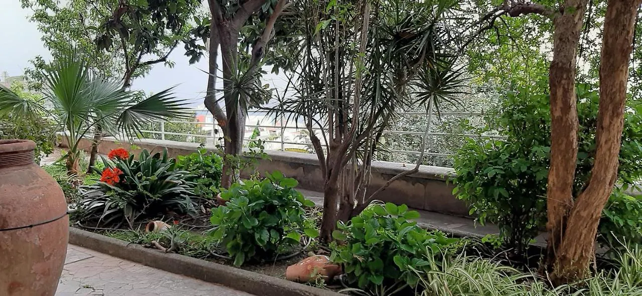 Colazione In Giardino Con Vista Mare Apartment Milazzo Italy