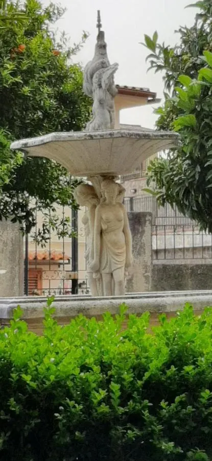 شقة Colazione In Giardino Con Vista Mare ميلاتسو 0*,  إيطاليا